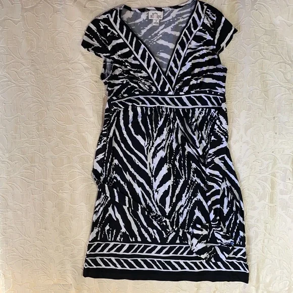 Sweet Storm Black/White S Cap Sleeve Dress  Ties in the Back - Picture 12 of 14